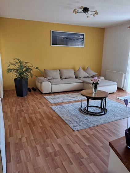 Apartament cu 3 camere decomandat în Dumbrăvița