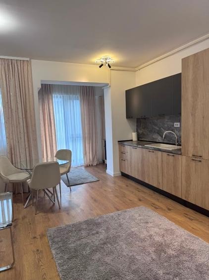 Apartament cu 2 camere semidecomandat, mobilat în Central