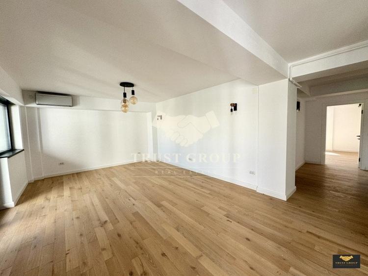 Apartament cu 3 camere decomandat în Polonă