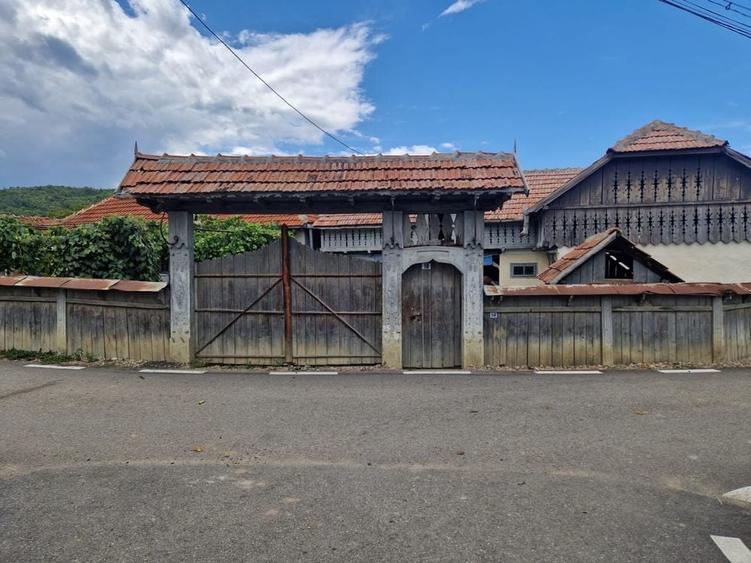 Casă cu 4 camere în Cașin