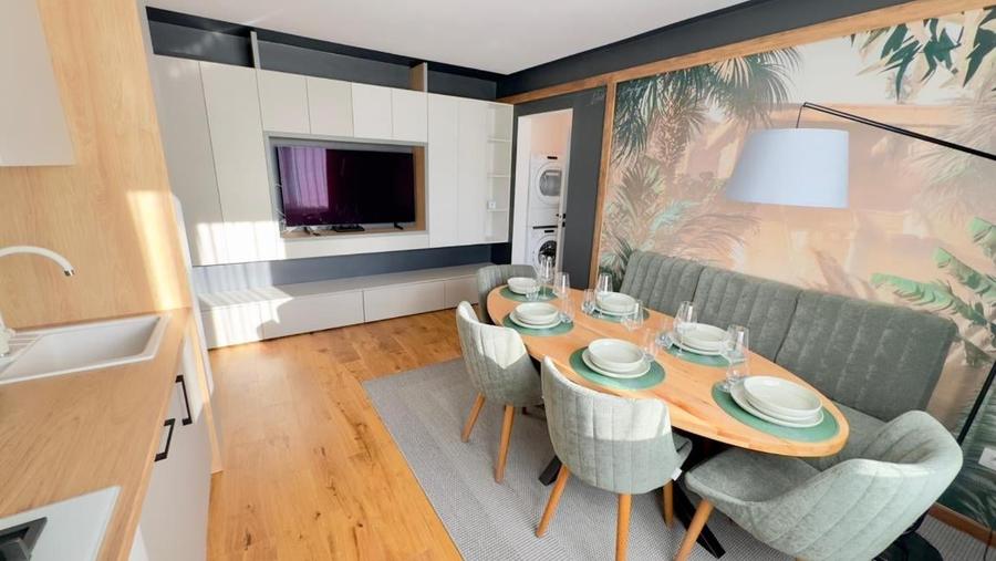 Apartament cu 3 camere decomandat în Astra