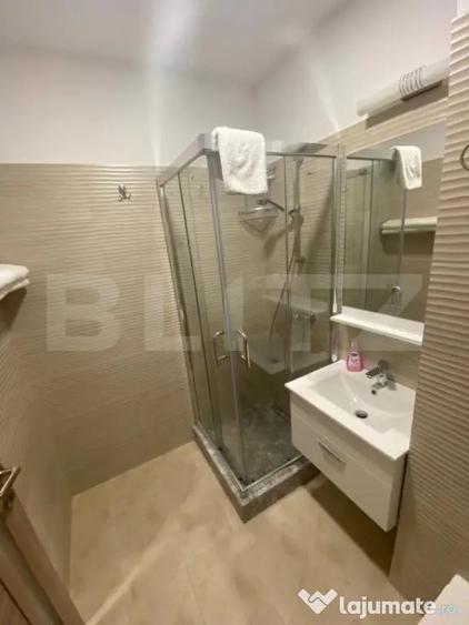 Apartament cu 3 camere semidecomandat în Calea București