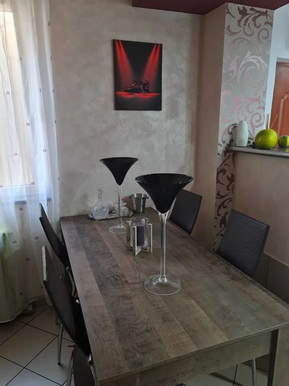 Apartament cu 4 camere decomandat în Tractorul