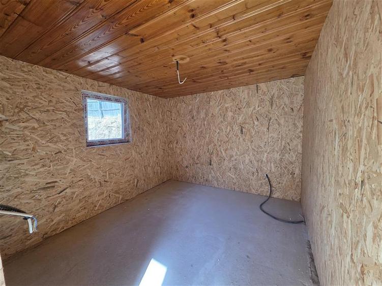 Casă individuală cu 2 camere cu Teren 324.70001220703 Mp în Periferie