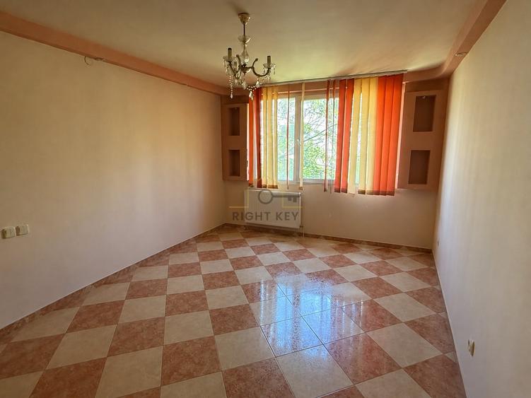 Apartament cu 3 camere semidecomandat, mobilat în Valea Ialomiței