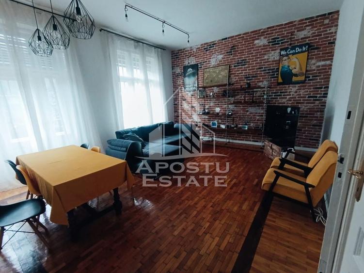 Apartament cu 3 camere decomandat în Central