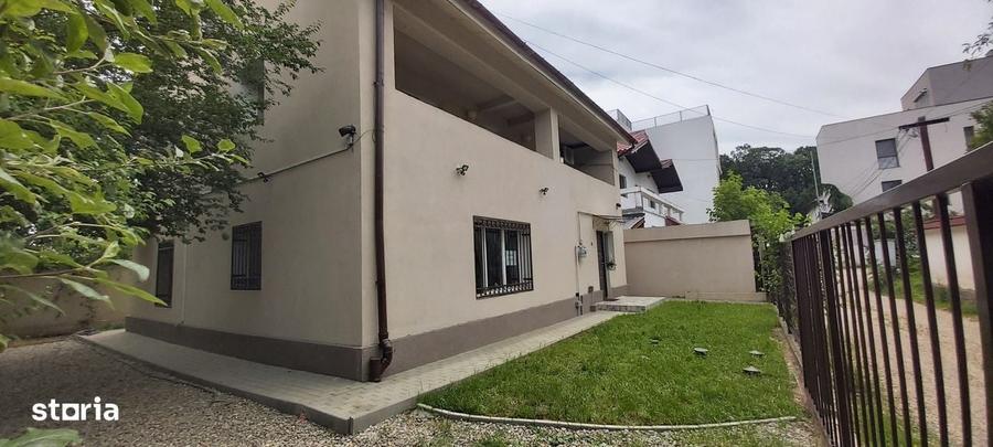 Casă cu 4 camere decomandat cu Teren 250 Mp în Băneasa