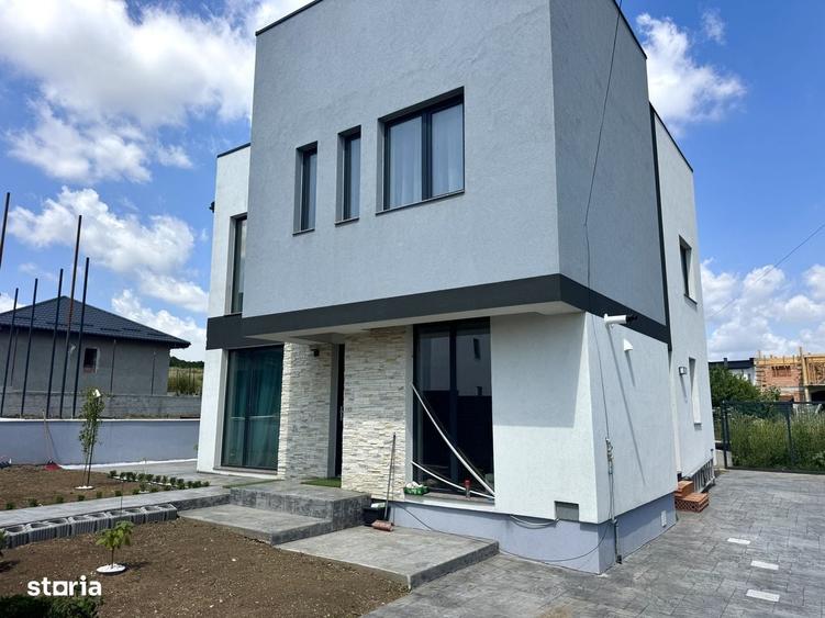 Casă cu 4 camere în Rediu