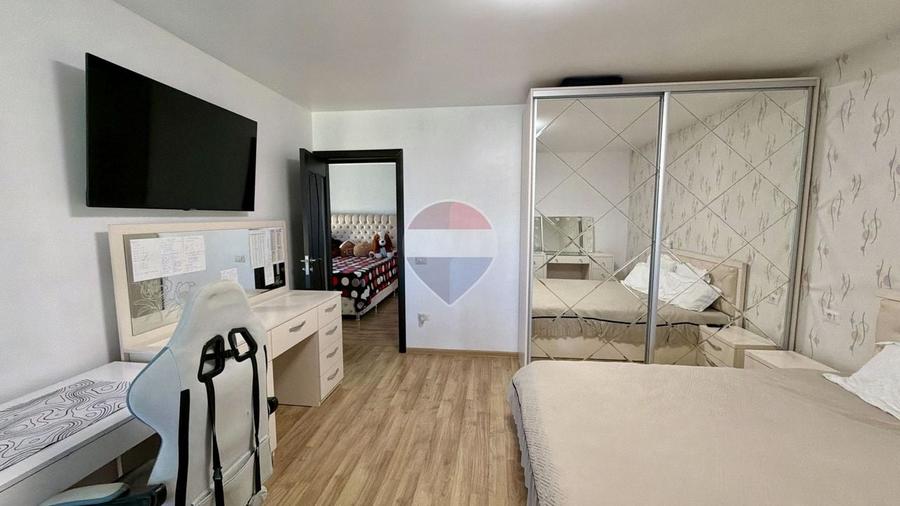 Casă individuală cu 4 camere cu Teren 1000 Mp în Periferie