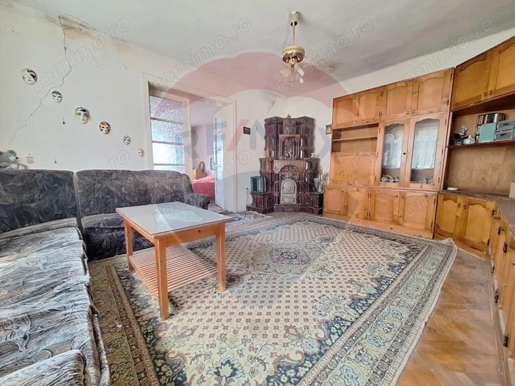 Casă cu 3 camere cu Teren 555 Mp în Est