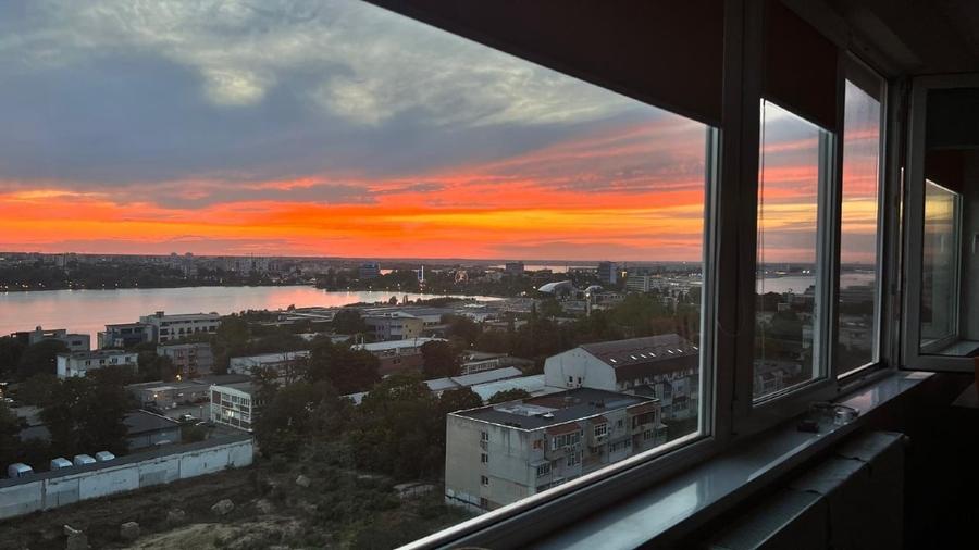 Apartament cu 4 camere decomandat, mobilat în Faleza Nord