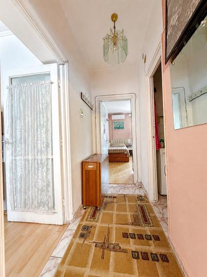 Apartament cu 3 camere semidecomandat în Titan