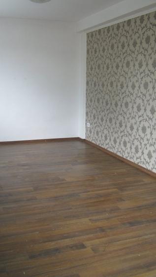 Casă individuală cu 10 camere cu Teren 500 Mp în Central
