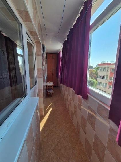 Apartament cu 3 camere decomandat, mobilat în Berceni