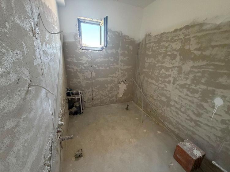 Casă cu 3 camere cu Canalizare în Central