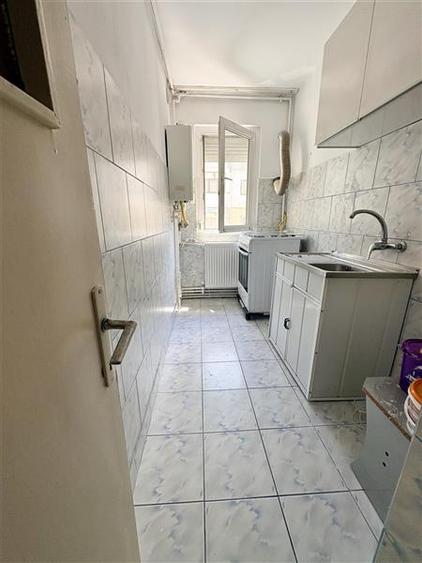 Apartament cu 3 camere semidecomandat în Est