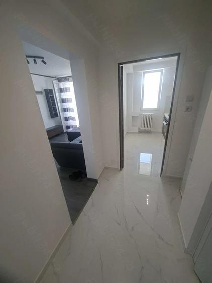 Apartament cu 2 camere semidecomandat în Berceni