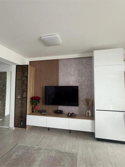 Apartament cu 3 camere decomandat în Exterior Vest