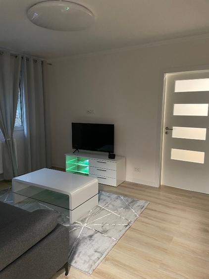 Apartament cu 2 camere semidecomandat, mobilat în Take Ionescu