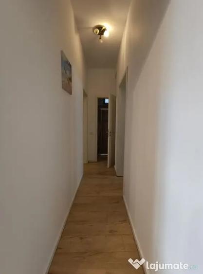 Apartament cu 3 camere semidecomandat în 1 Mai