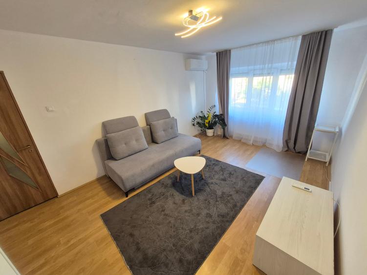 Apartament cu 3 camere decomandat în Spitalul Județean