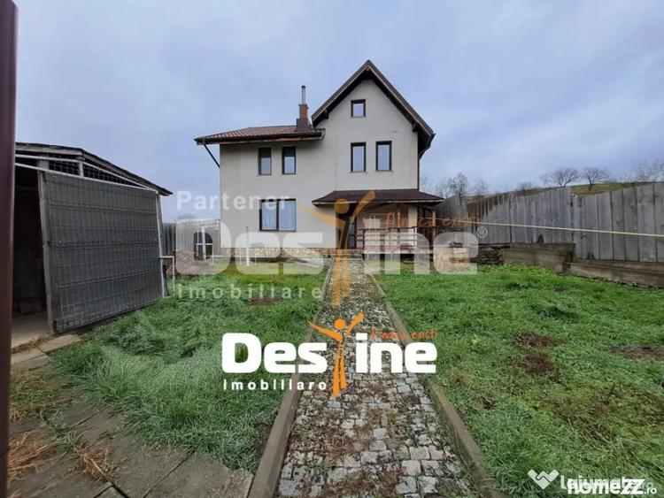 Casă cu 4 camere cu Teren 500 Mp în Bogonos