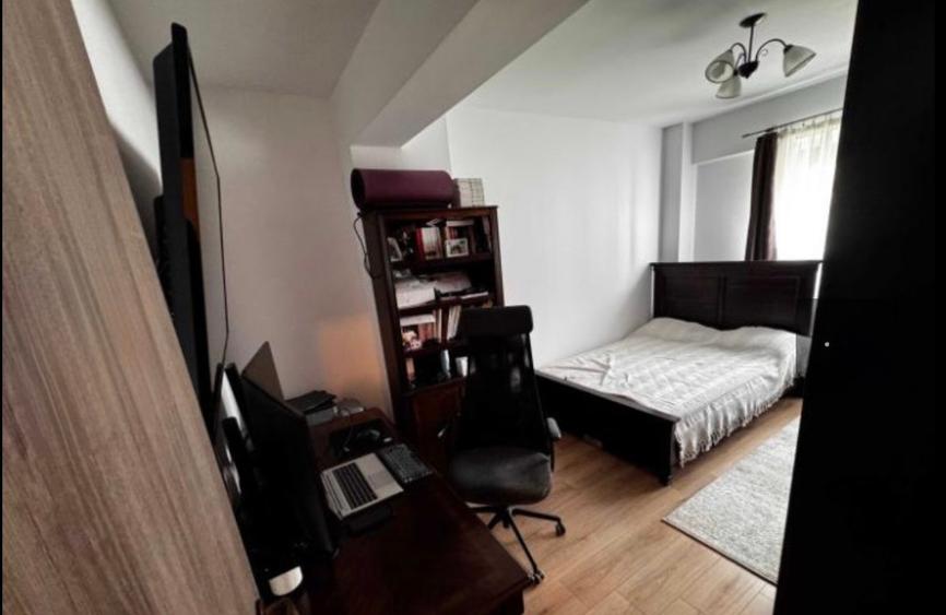 Apartament cu 3 camere decomandat în Păcii