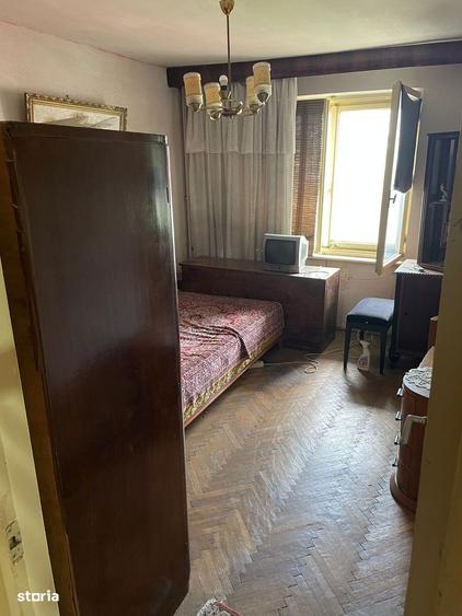 Apartament cu 4 camere decomandat în Central
