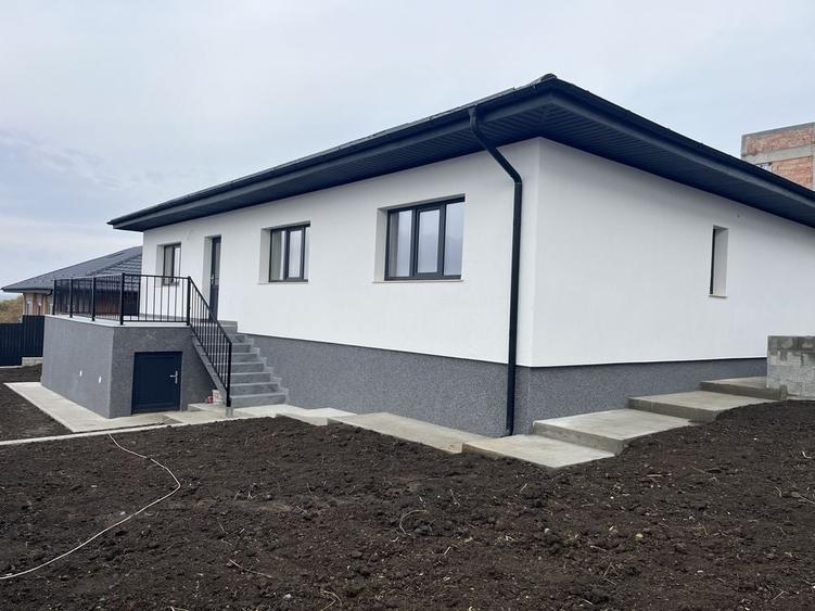Casă cu 4 camere în Valea Lupului