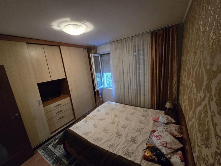 Apartament cu 3 camere decomandat în Dristor