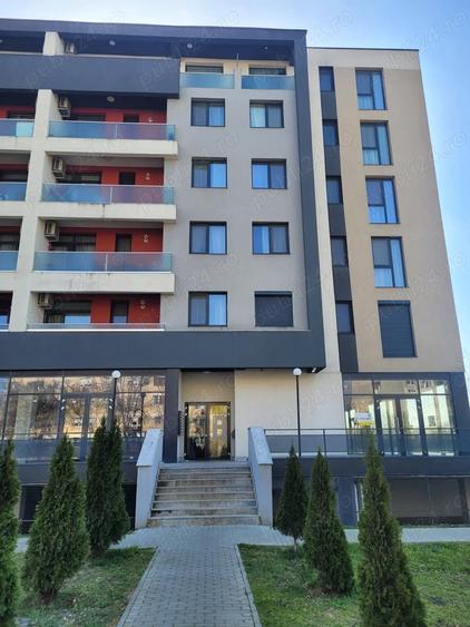 Apartament cu 3 camere semidecomandat în Soarelui