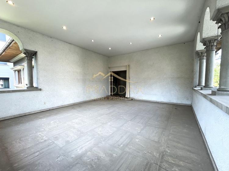 Apartament cu 5 camere decomandat în Primăverii