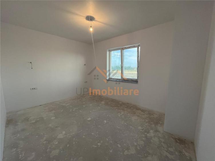 Casă cu 4 camere cu Teren 471 Mp în Cihei