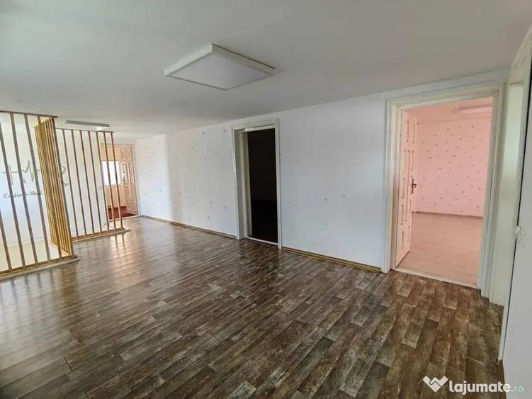 Casă cu 5 camere în Mioriței