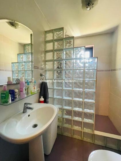 Casă cu 5 camere cu Teren 233 Mp în Pipera