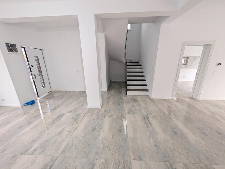 Casă individuală cu 4 camere cu Canalizare în Voluntari