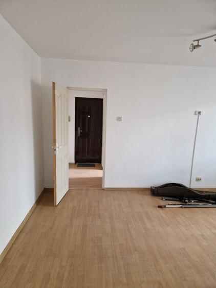 Apartament cu 2 camere semidecomandat în Exterior Vest