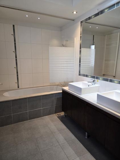Apartament cu 4 camere decomandat în Dorobanți