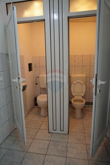 Spațiu comercial, de 23.700000762939 mp, în Central