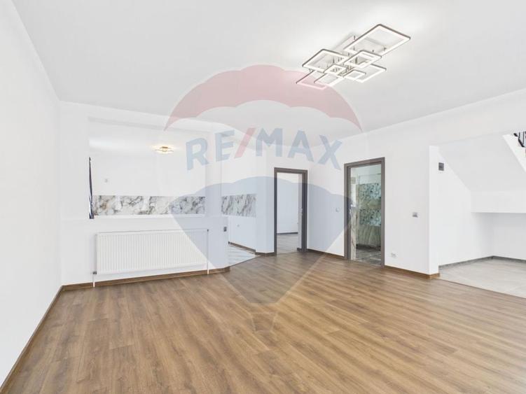 Casă individuală cu 5 camere cu Teren 457 Mp în Dobreni