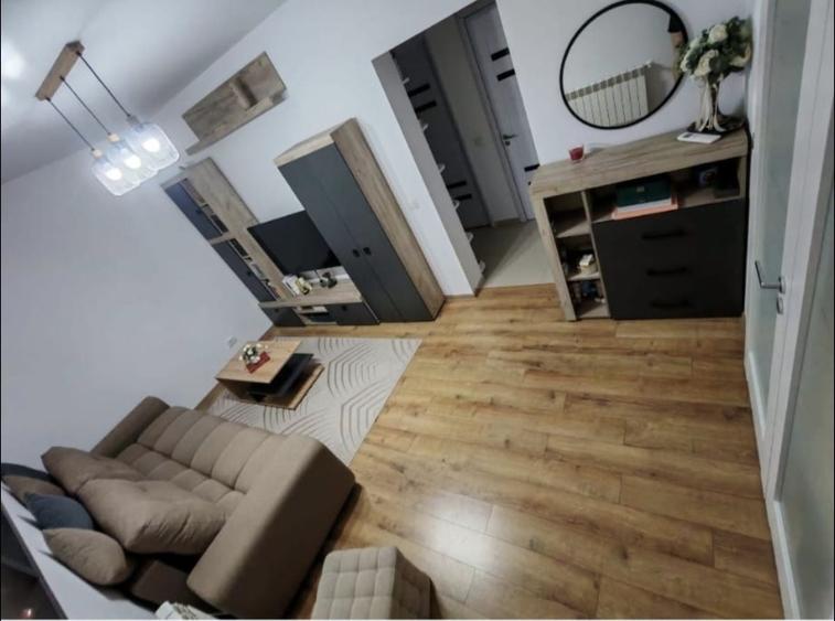 Apartament cu 2 camere semidecomandat în Central