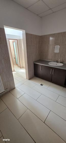 Birouri de inchiriat zona Far In cladirea cu Bardi Auto etaj 1 - 8