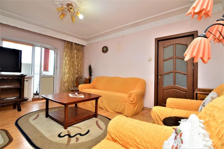 Apartament cu 3 camere decomandat, mobilat în Vitan