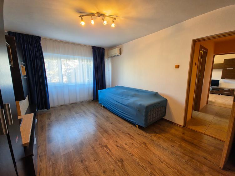 Apartament cu 2 camere decomandat în Casa de Cultură