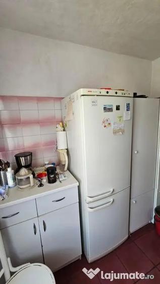 Apartament cu 3 camere semidecomandat în Cina