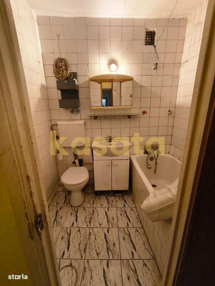 Apartament cu 3 camere semidecomandat în Titan
