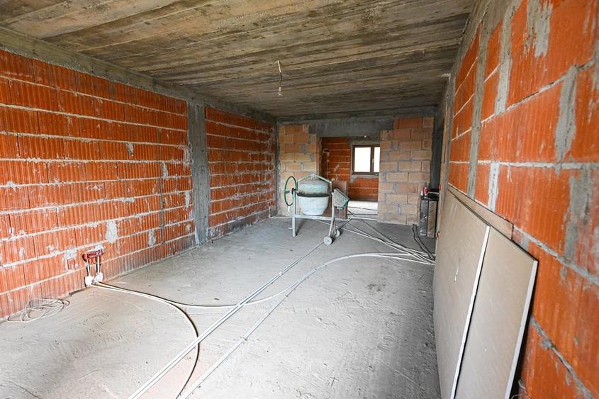 Casă cu 5 camere cu Teren 500 Mp în Central