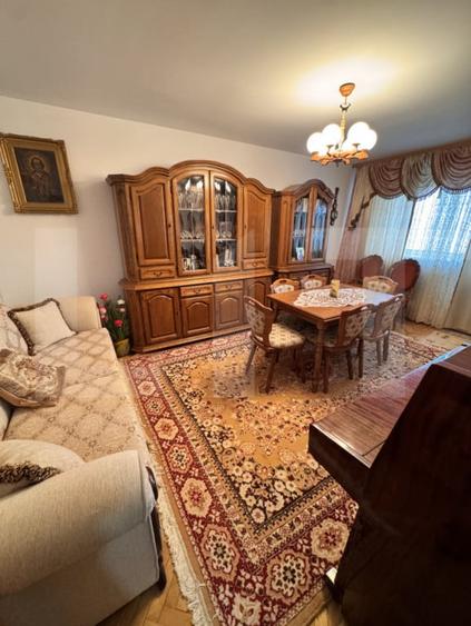 Apartament cu 4 camere decomandat în Central