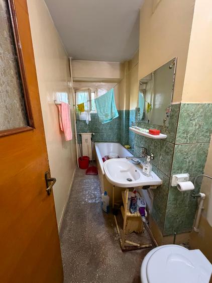 Apartament cu 3 camere decomandat în Văcăresti