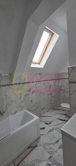Casă individuală cu 4 camere cu Canalizare în Brebu